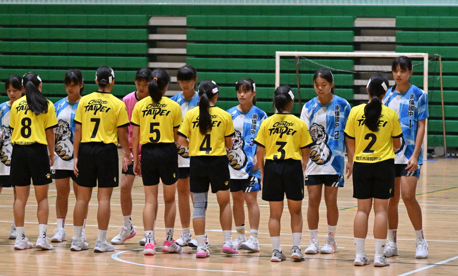 師生盃賽前握手